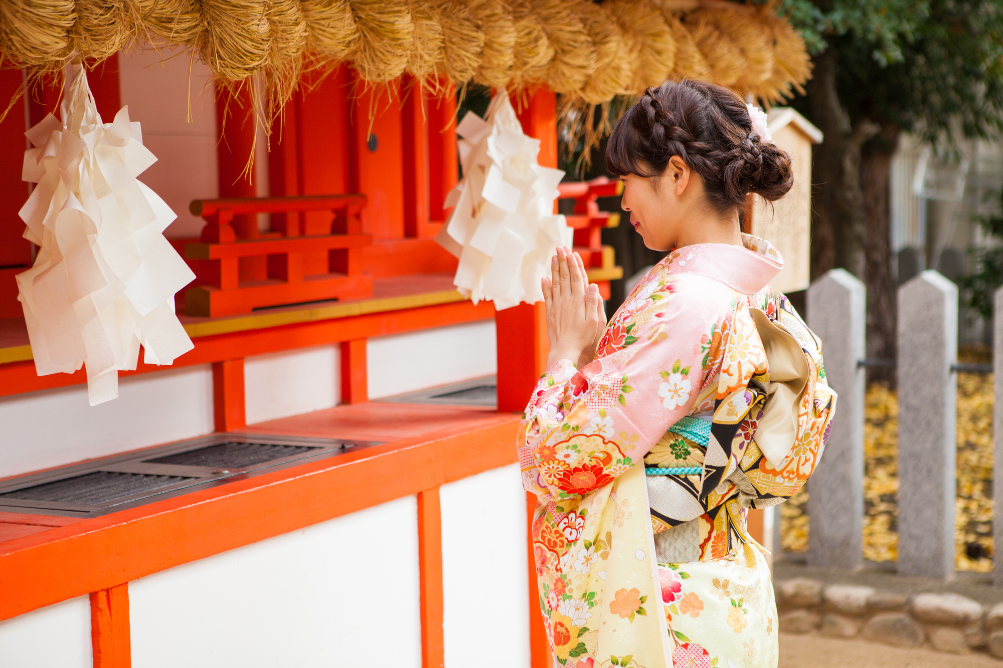 お正月にぴったりの着物柄や小物とは？初詣にふさわしい着こなし方を紹介！ | 着物大事典 きものコラム | 京都、浅草で着物を楽しむなら、着物 レンタルVASARA！