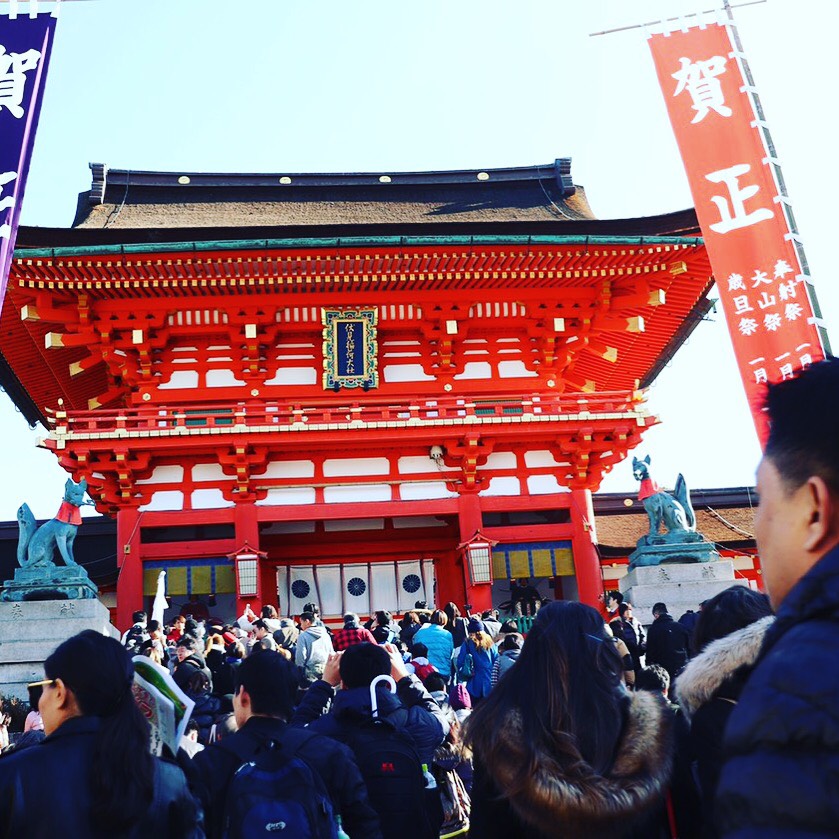 神社とお寺何処も人です(>_<)