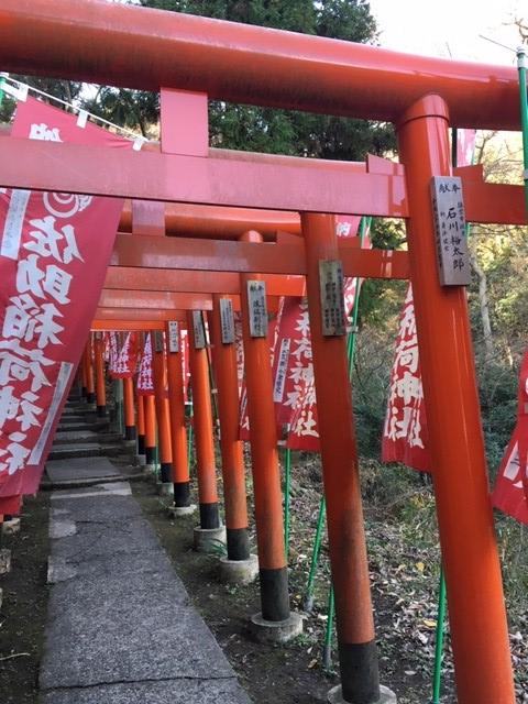 鎌倉一 出世に強い神社 佐助稲荷神社 着物大事典 着物コラム エリア別おすすめ情報 京都 浅草で着物を楽しむなら 着物レンタルvasara