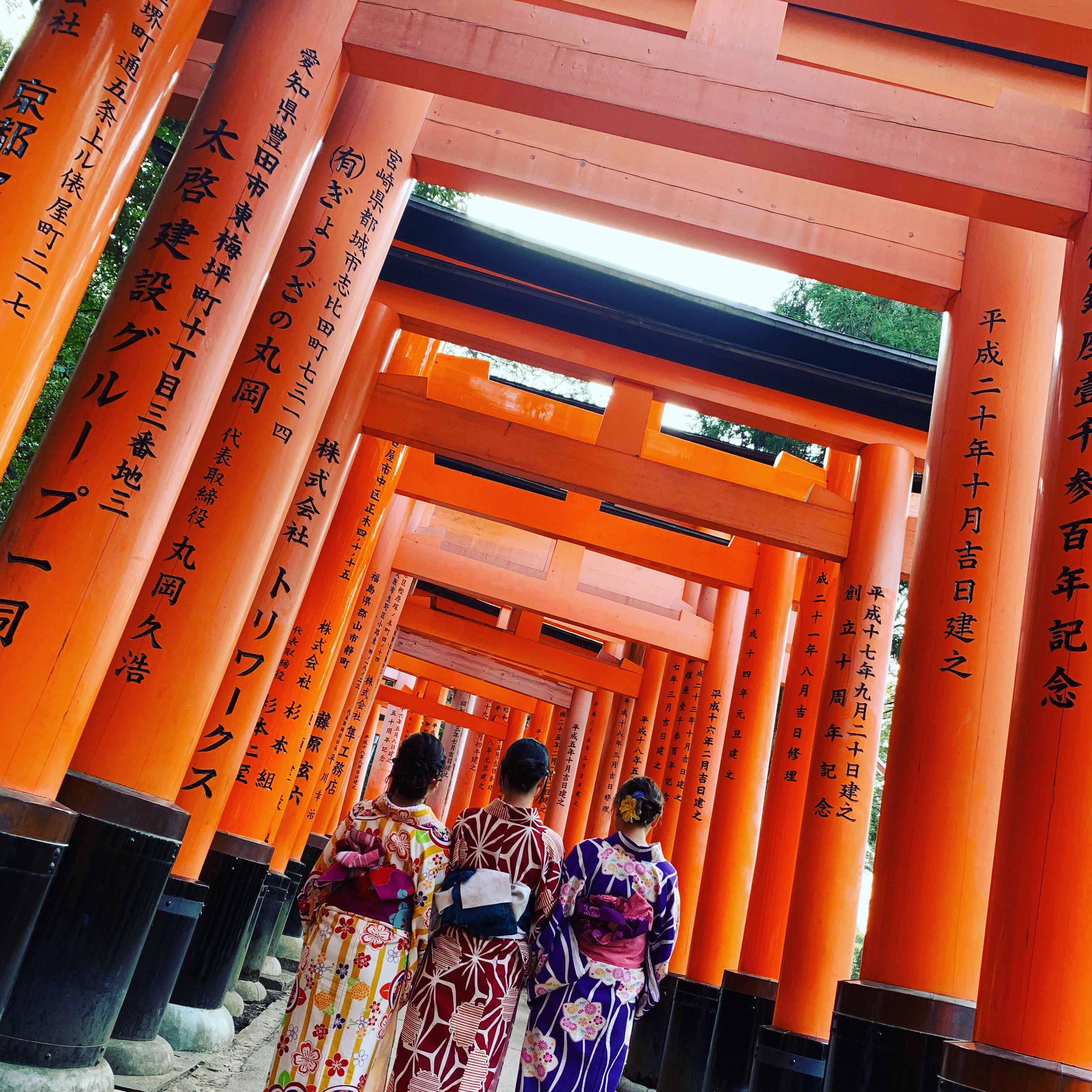 Shop Topics 和風傘無料貸し出し中 着物レンタル京都店舗の京都駅前店で着物 浴衣を楽しむなら 着物レンタルvasara