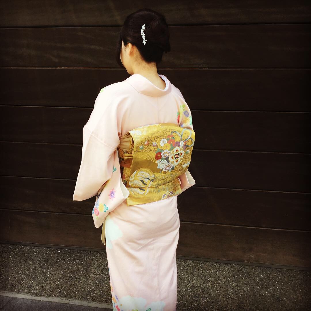 礼装のお手伝い致します。