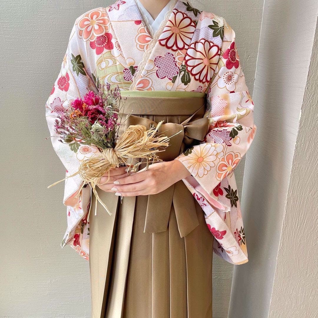 卒業袴の下見、ご予約はお早めにお願い致します