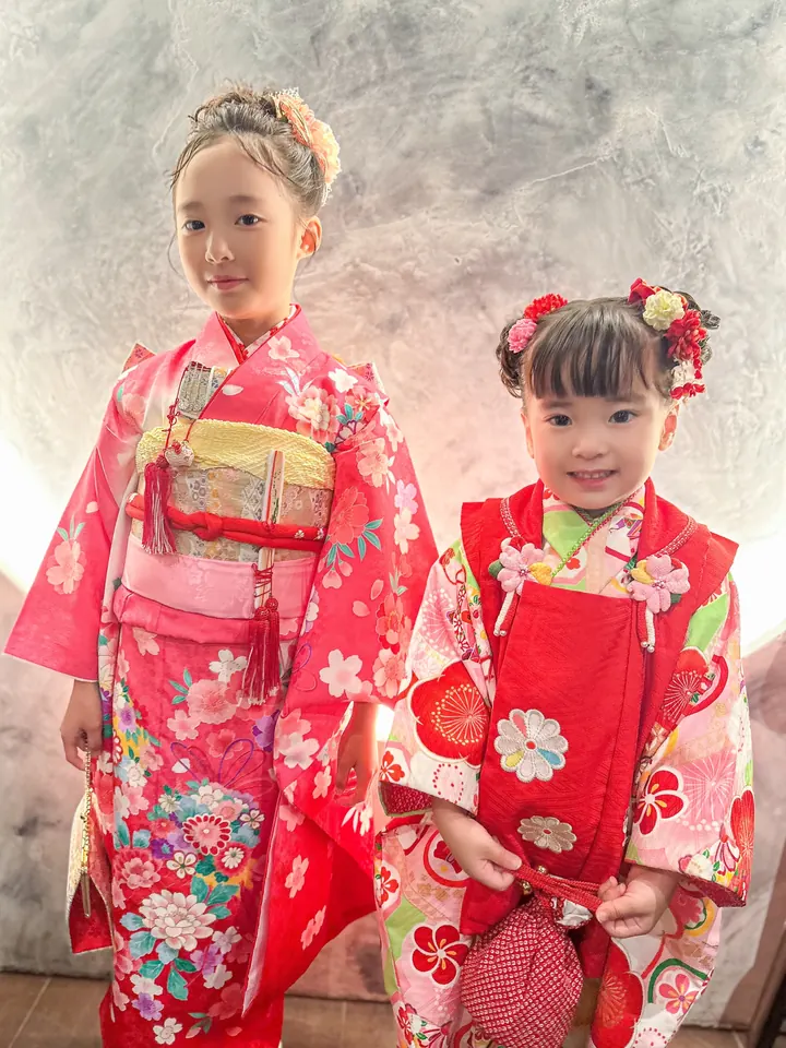 7歳と3歳の姉妹の七五三着物姿