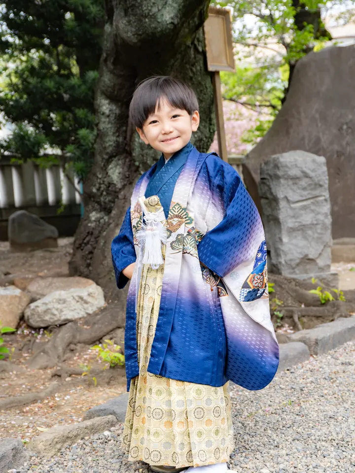 羽織袴姿の5歳の男の子