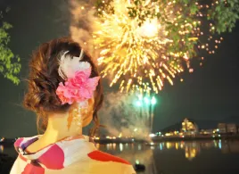 花火大会は浴衣レンタルが便利！利用した際の流れやサービスの選び方を解説